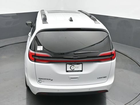 Used 2025 Chrysler Pacifica Limited FWD image 46