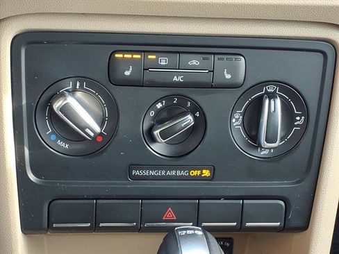 Used 2013 Volkswagen Beetle TDI image 18