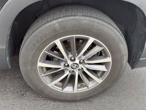 Used 2019 Toyota Highlander XLE image 16