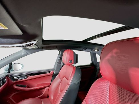 Certified 2023 Porsche Macan AWD/4WD image 14