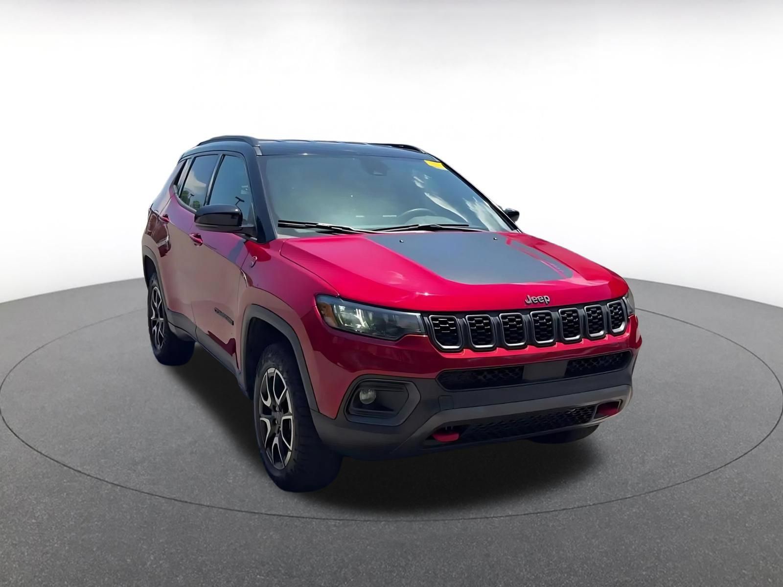 Used 2025 Jeep Compass Trailhawk AWD/4WD image 2