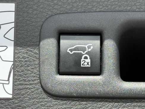 Used 2021 Toyota Sienna XSE w/ XSE Plus Package image 11