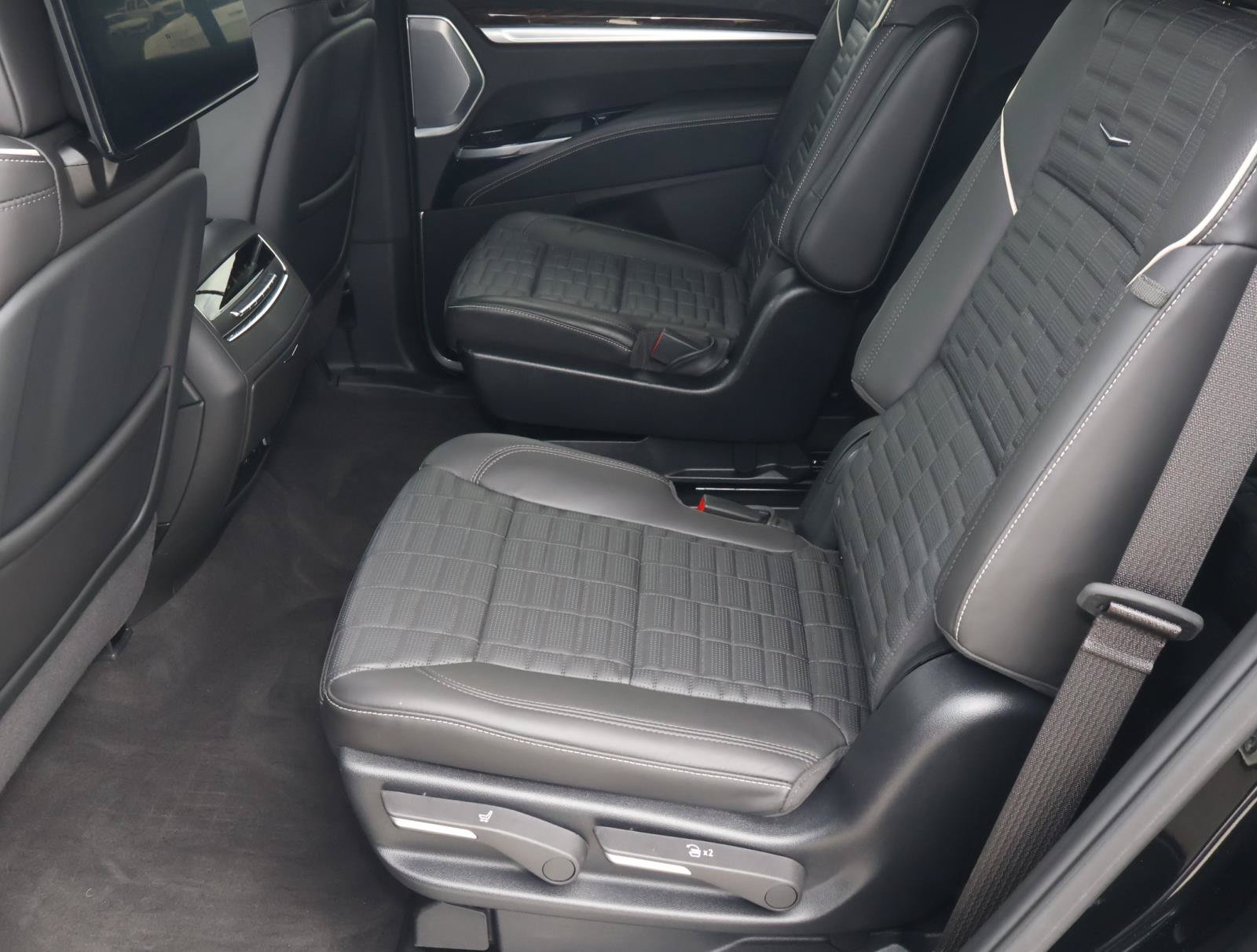 Certified 2026 Cadillac Escalade Platinum Sport w/ LPO, Floor Liner Package RWD image 28