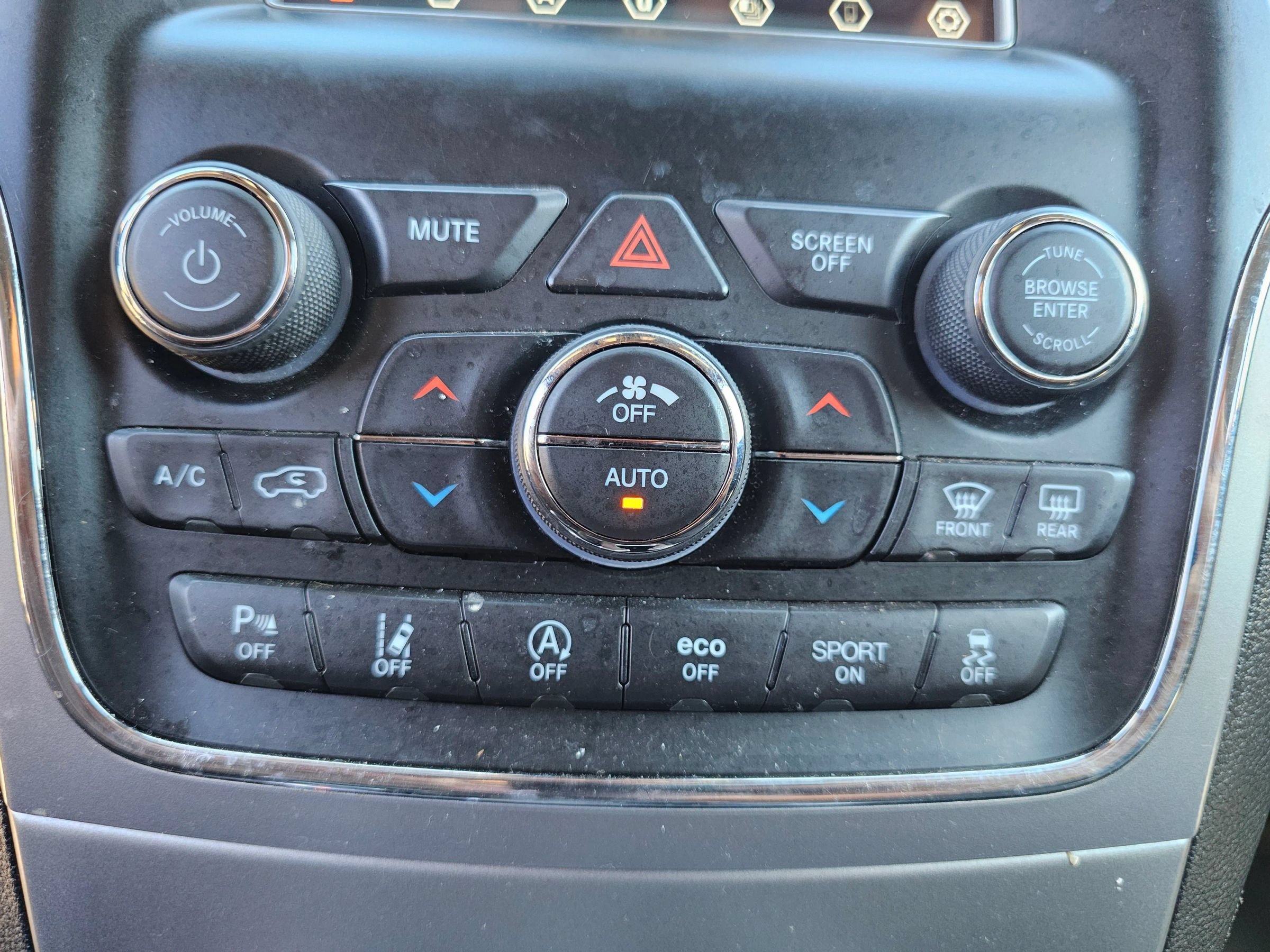 Used 2021 Jeep Grand Cherokee Laredo AWD/4WD image 13