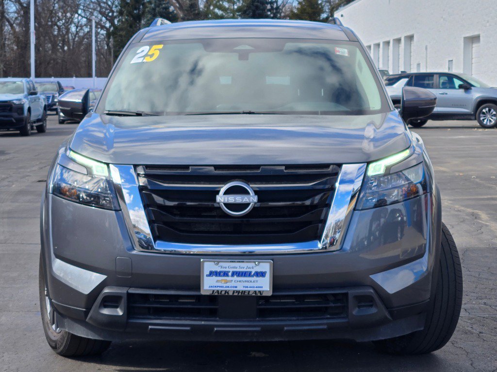 Used 2025 Nissan Pathfinder SV AWD/4WD image 4