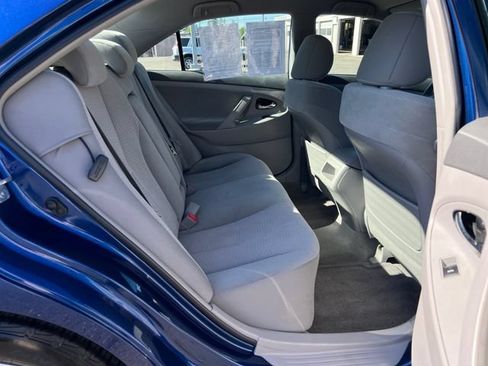 Used 2011 Toyota Camry LE FWD image 10