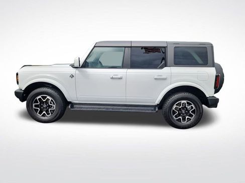 Used 2025 Ford Bronco Outer Banks AWD/4WD image 2