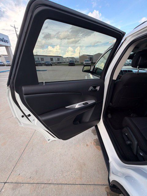 Used 2020 Dodge Journey SE FWD image 17