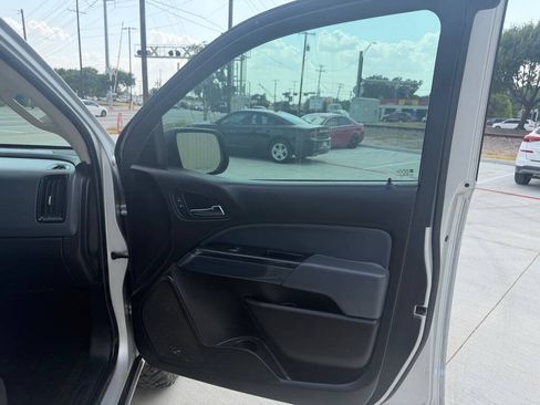 Used 2016 Chevrolet Colorado Z71 AWD/4WD image 16