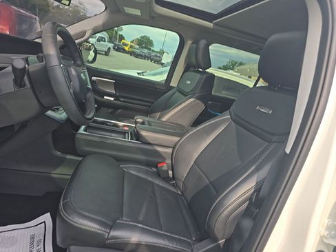 Used 2025 Ford Expedition Platinum w/ Driver's Package AWD/4WD image 5