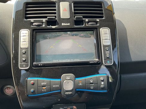 Used 2017 Nissan Leaf SV image 23