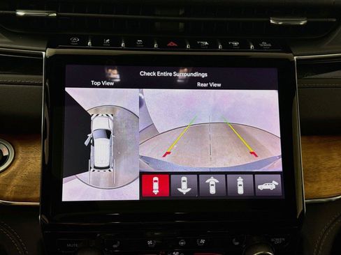 Used 2023 Jeep Grand Cherokee L Summit AWD/4WD image 6