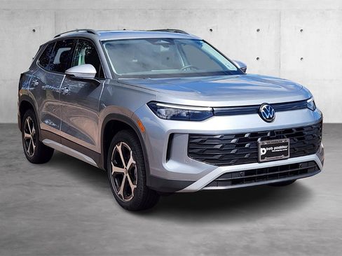 New 2025 Volkswagen Tiguan SE image 1