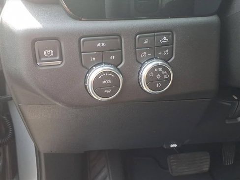 Used 2026 GMC Sierra 1500 SLT AWD/4WD image 18
