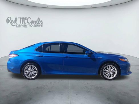 Used 2020 Toyota Camry XLE image 6