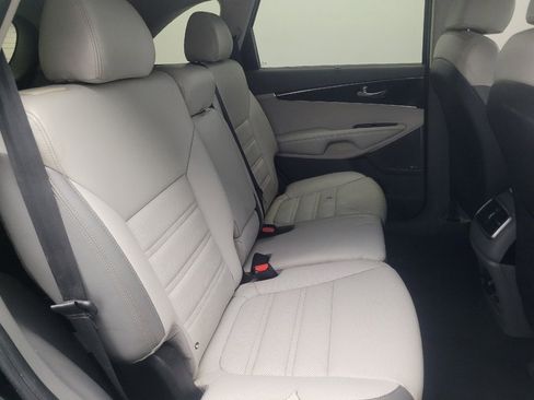 Used 2018 Kia Sorento SX image 19