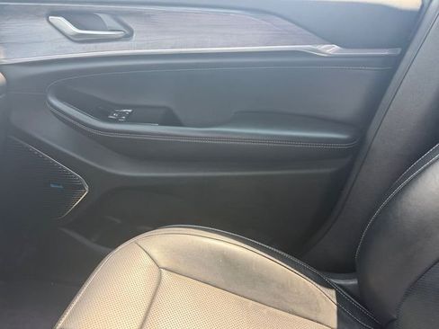 Used 2022 Jeep Grand Cherokee Overland AWD/4WD image 20
