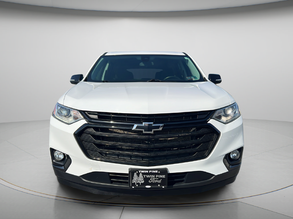 Used 2021 Chevrolet Traverse LT w/ LPO, Blackout Package AWD/4WD image 2
