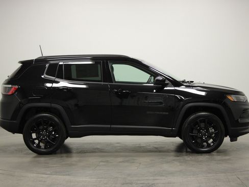 New 2026 Jeep Compass Latitude image 9