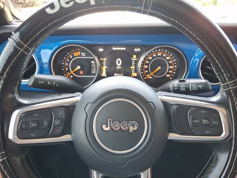 Used 2018 Jeep Wrangler Unlimited Sahara AWD/4WD image 21