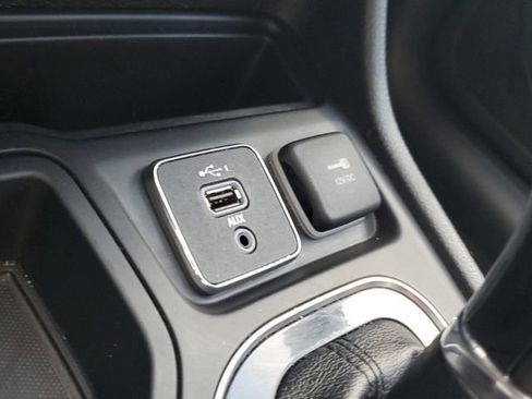 Used 2020 Jeep Cherokee Latitude Plus image 25