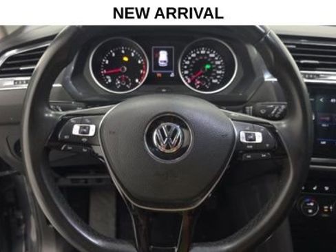 Used 2020 Volkswagen Tiguan SE image 9