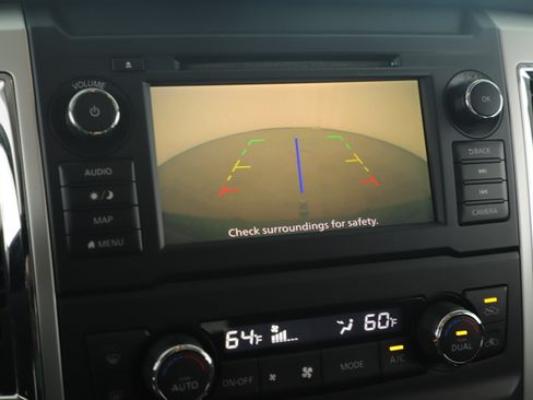 Used 2019 Nissan Titan SL image 15