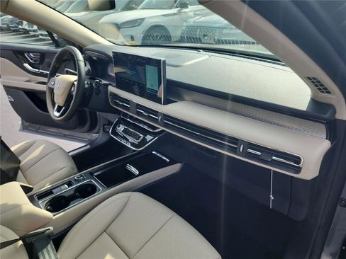 New 2026 Lincoln Corsair Premiere image 27