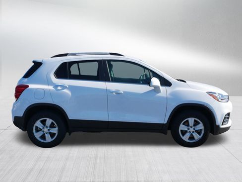 Used 2020 Chevrolet Trax LT w/ Driver Confidence Package AWD/4WD image 2