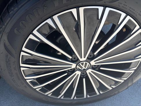 Used 2026 Volkswagen Taos SE FWD image 31