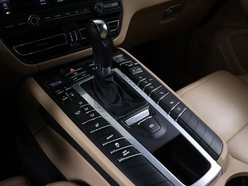Used 2021 Porsche Macan image 24