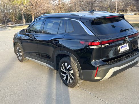 Used 2025 Volkswagen Tiguan S image 8