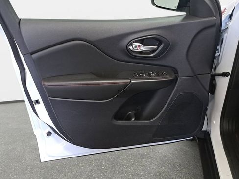 Certified 2022 Jeep Cherokee Trailhawk w/ Comfort/Convenience Group AWD/4WD image 29