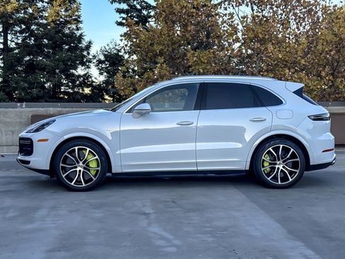 Used 2021 Porsche Cayenne Turbo S image 2