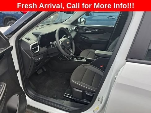 Used 2025 Chevrolet TrailBlazer LT AWD/4WD image 4