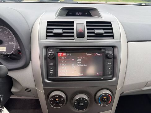 Used 2013 Toyota Corolla LE FWD image 22