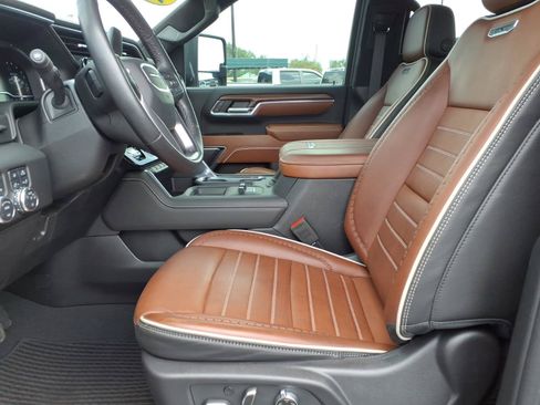 Used 2024 GMC Sierra 3500 Denali Ultimate AWD/4WD image 22