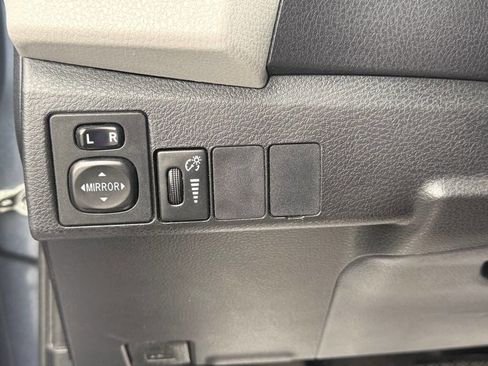 Used 2016 Toyota Corolla LE FWD image 12