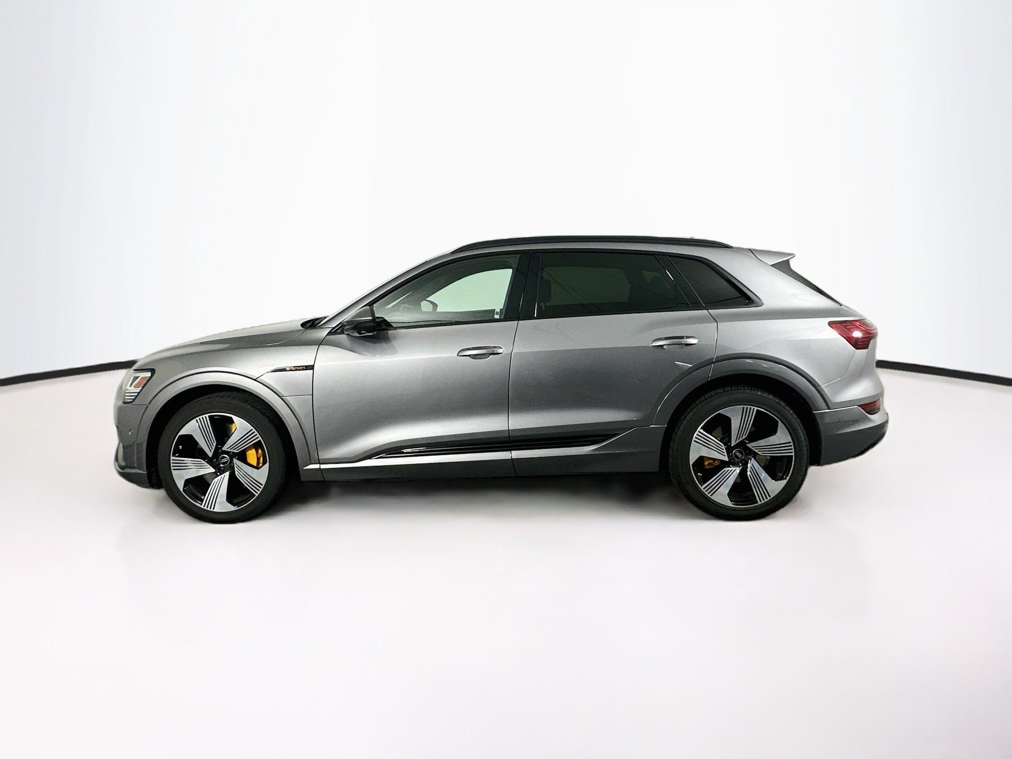 Used 2023 Audi e-tron Premium Plus AWD/4WD image 4