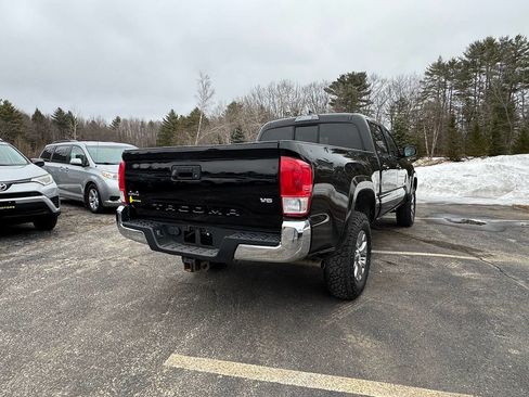 Used 2017 Toyota Tacoma SR5 image 7