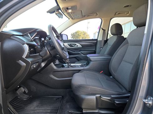 Certified 2021 Chevrolet Traverse LS w/ LPO, Blackout Package image 8