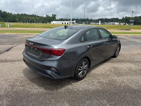 Used 2022 Kia Forte LXS w/ LXS Technology Package FWD image 6
