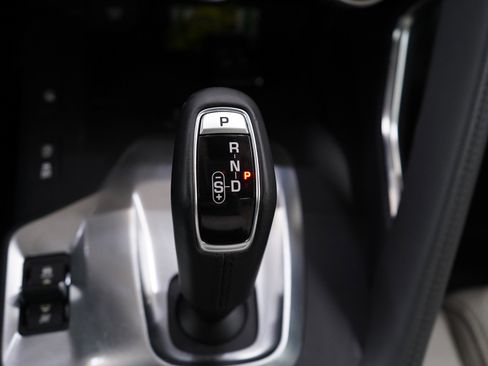 Used 2019 Jaguar E-PACE S image 24