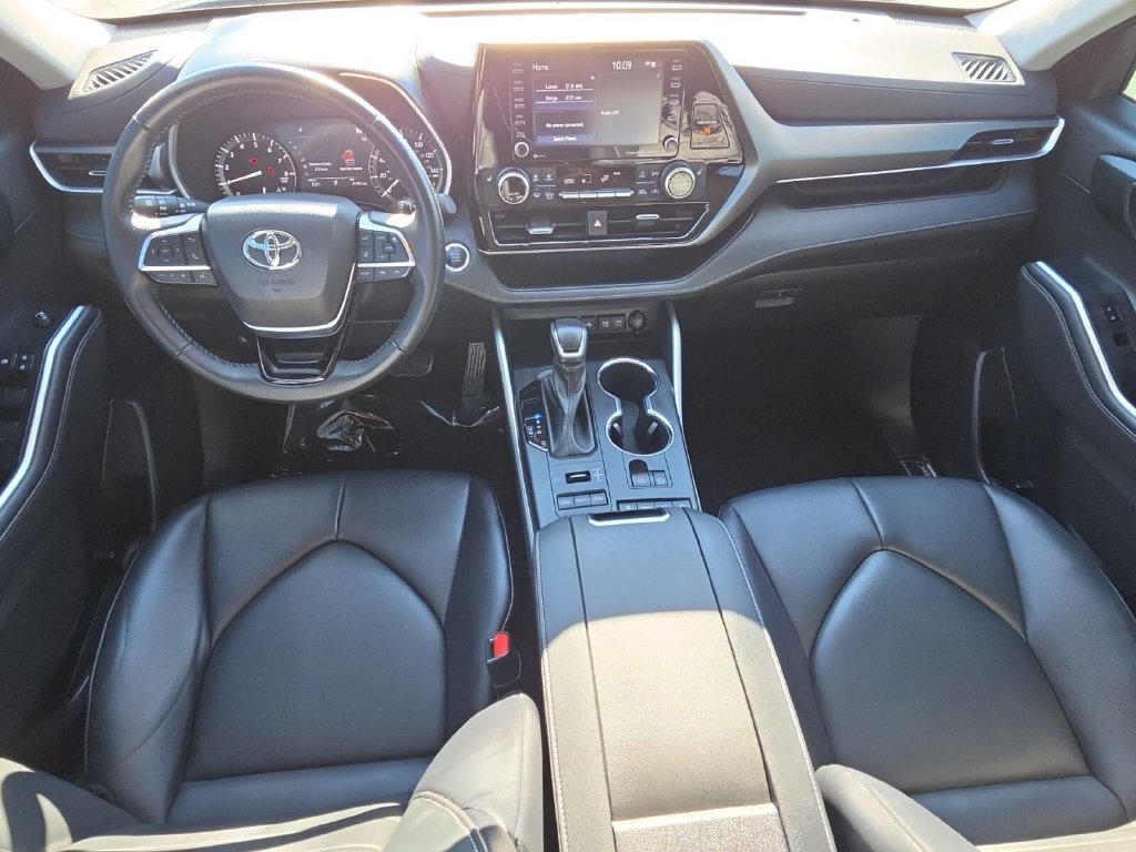 Used 2021 Toyota Highlander XLE AWD/4WD image 13