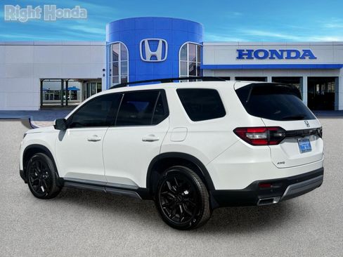 Certified 2025 Honda Pilot Touring image 4
