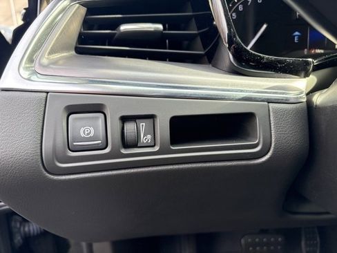 Used 2018 Cadillac XT5 Luxury w/ Driver Awareness Package image 30