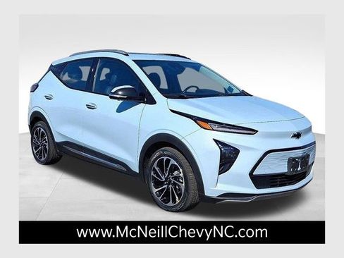 Used 2022 Chevrolet Bolt EUV Premier w/ Sun & Sound Package image 1