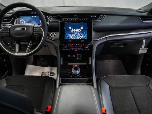 New 2025 Jeep Grand Cherokee L Altitude image 17