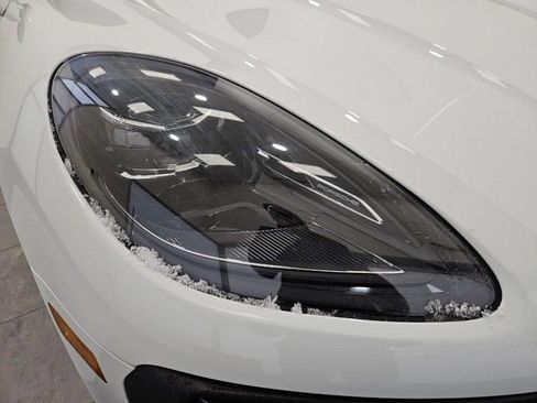 Certified 2025 Porsche Macan image 11