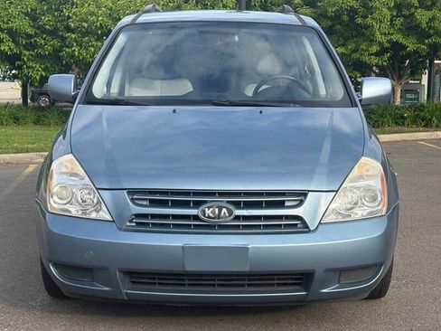 Used 2010 Kia Sedona image 2